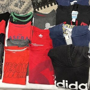 Mixed bundle // 4 hoodies //3 short//11 Tshirt